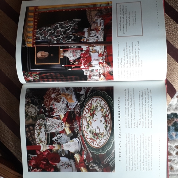 Signed 1996 John Loring Tiffany Christmas Vintage Coffee Table Book - Picture 8 of 9